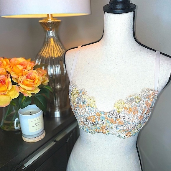 𝅺Victoria Secret Dream Angels Floral Push-up Bra 34D - Picture 1 of 6